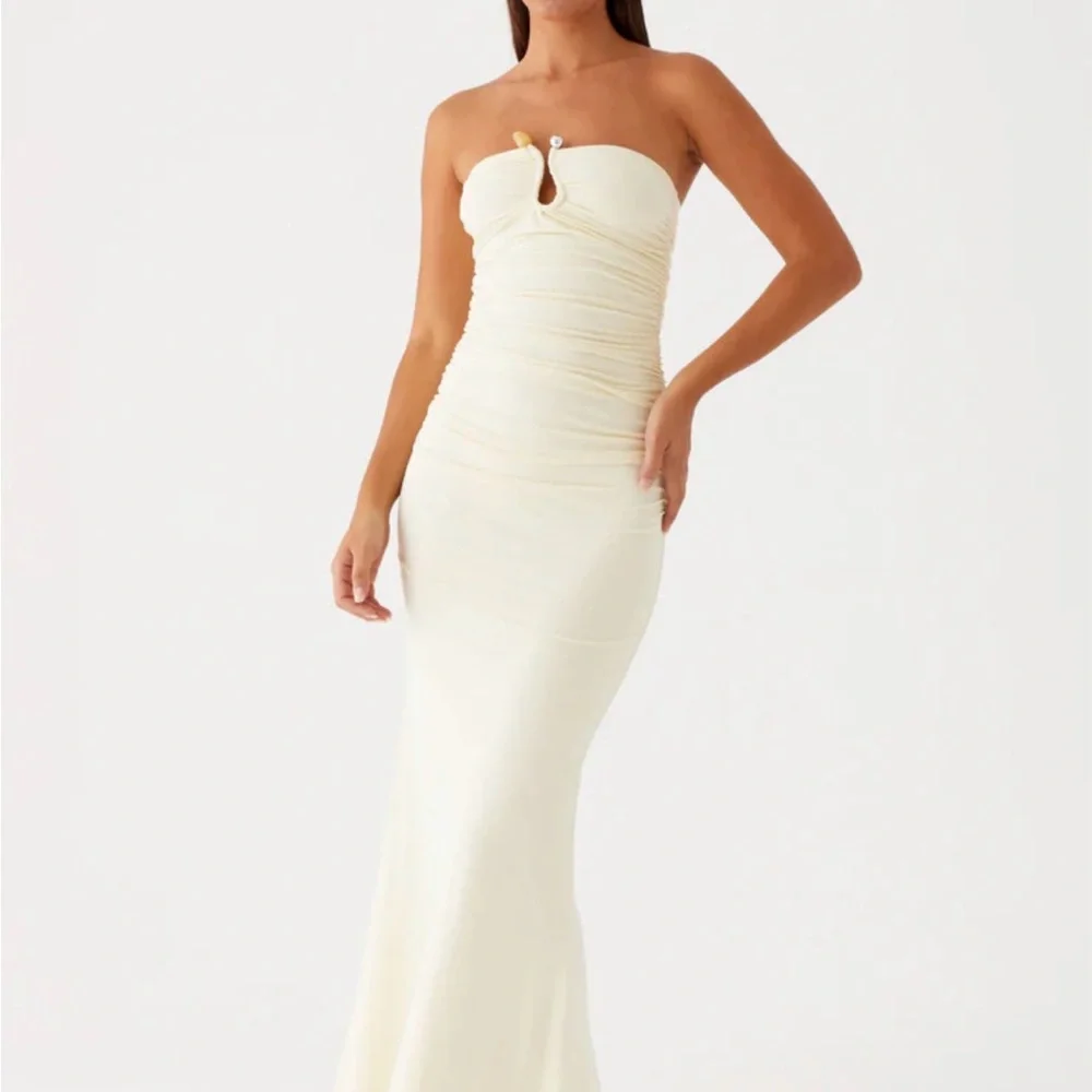 Elegant Cream Strapless Dress NWT - Picture 1 of 3